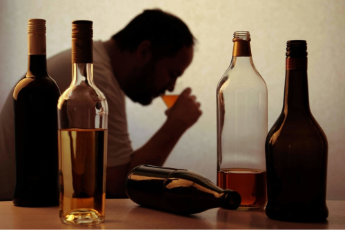 Мужчина с алкоголизмом